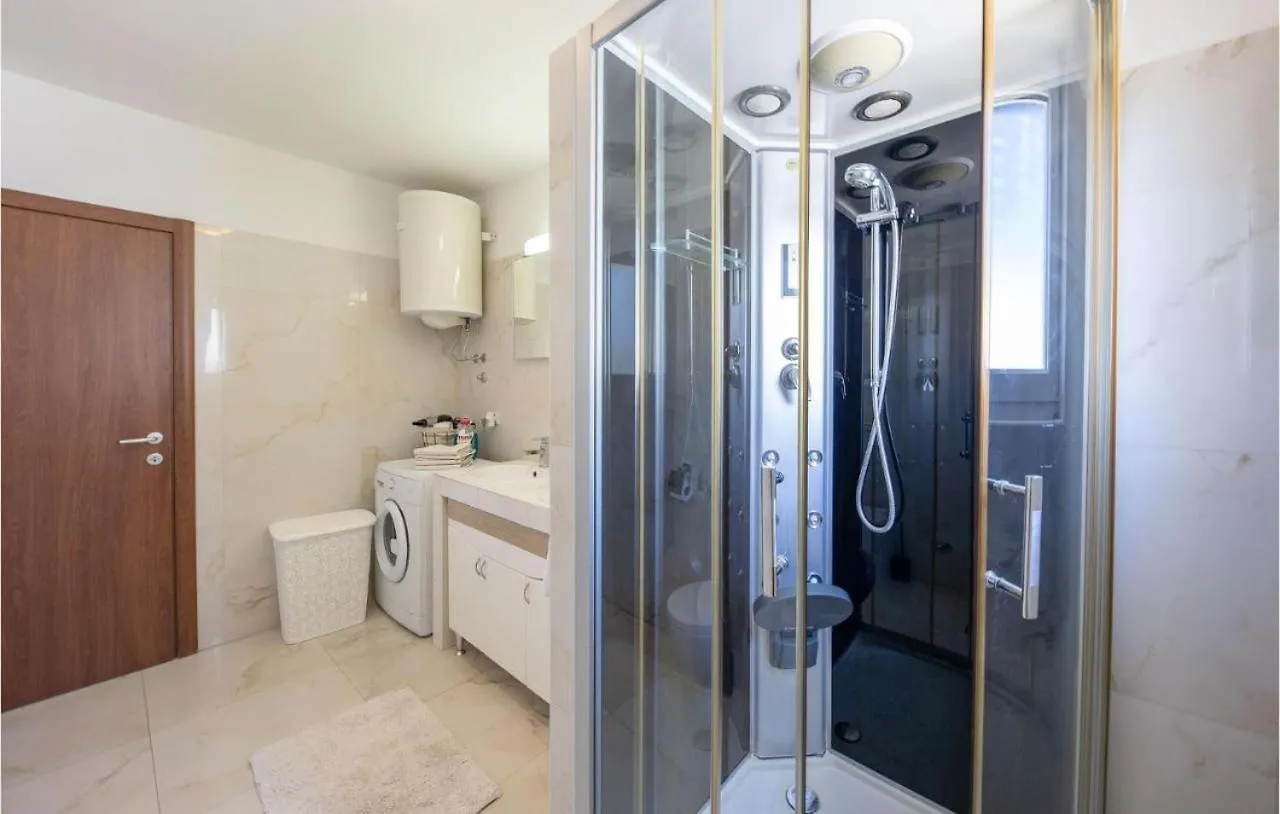Apartment Renata + Private Swimming Pool In Split
