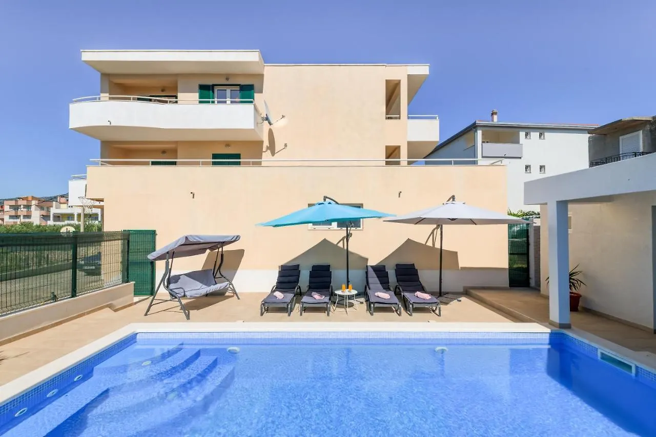 Apartment Renata + Private Swimming Pool In Split 0*,  Croatia