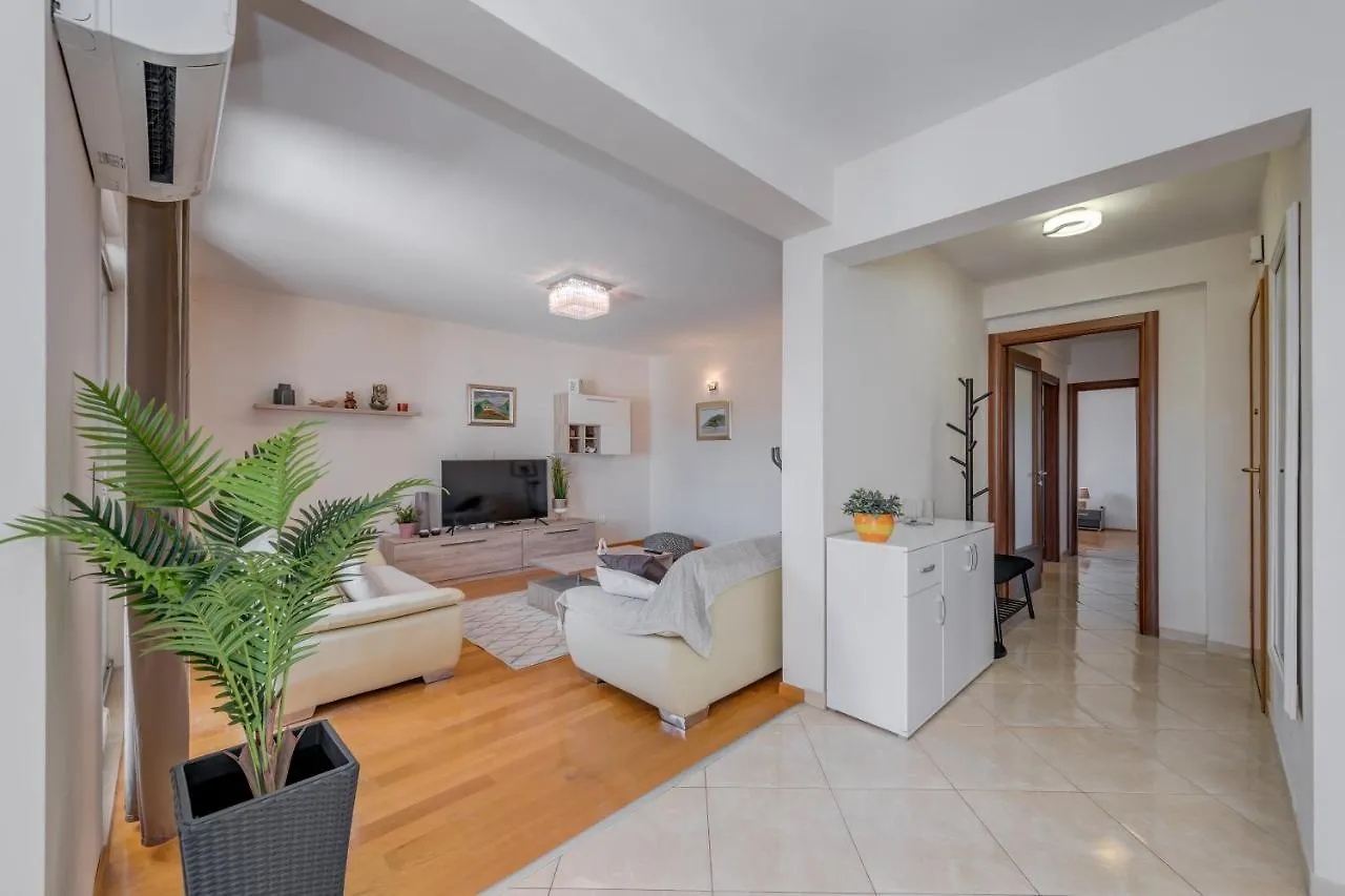 Apartment Renata + Private Swimming Pool In Split 0*,
