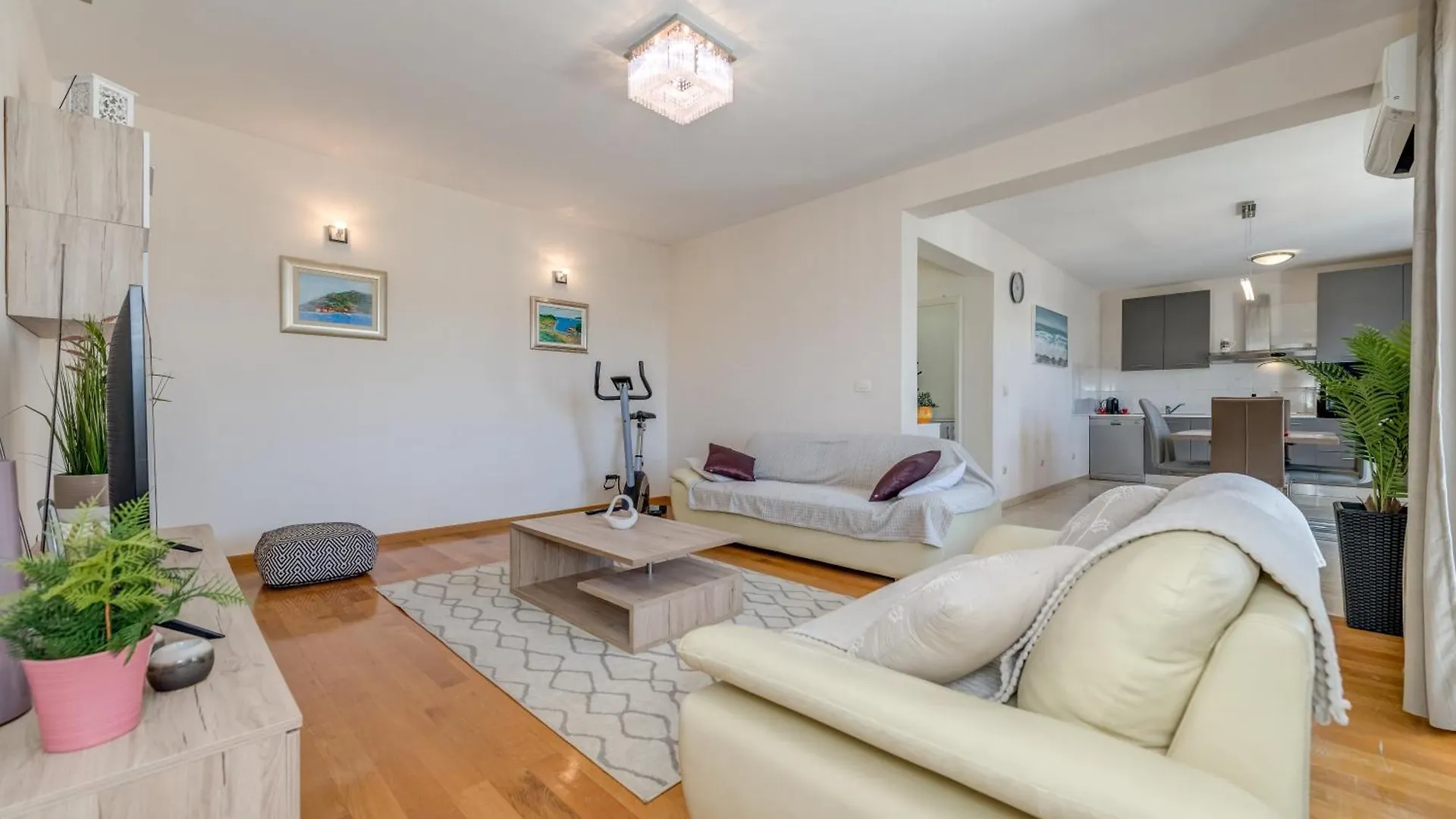 Apartment Renata + Private Swimming Pool In Split 0*,  Croatia