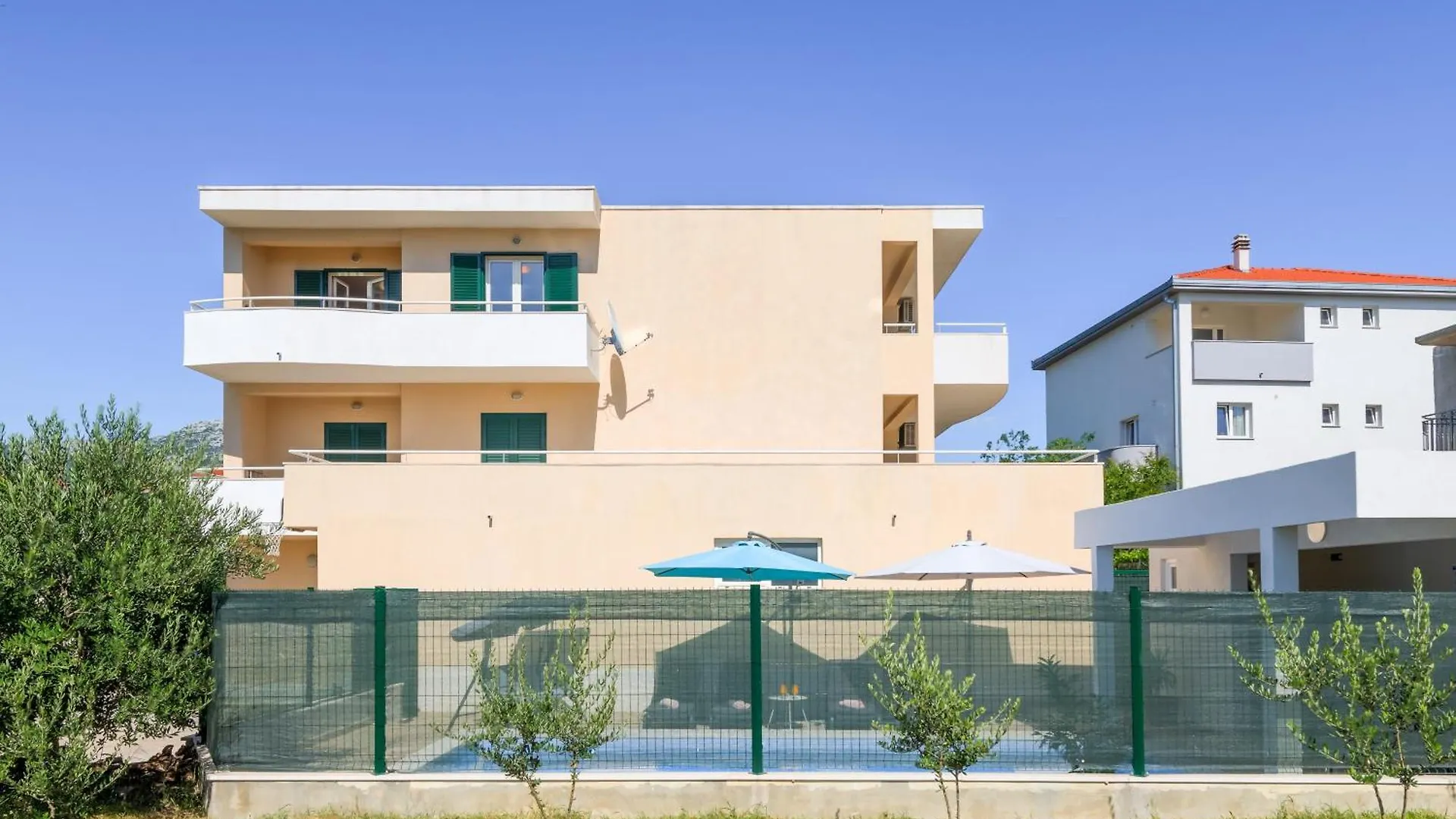 Apartment Renata + Private Swimming Pool In Split