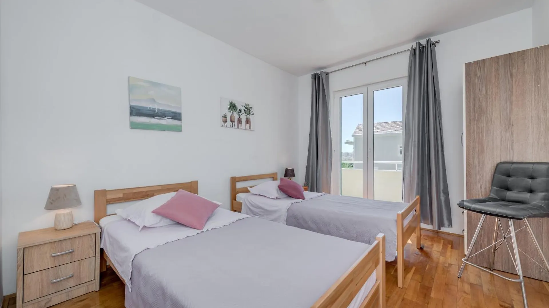 Apartment Renata + Private Swimming Pool In Split Croatia