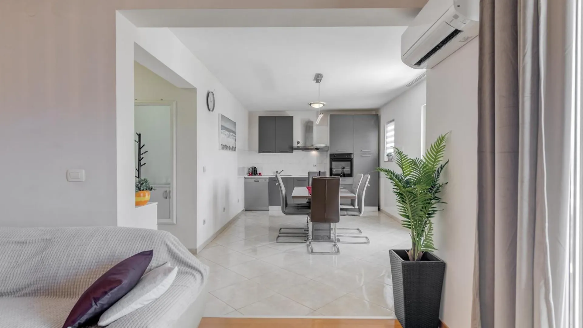 Apartment Renata + Private Swimming Pool In Split 0*,