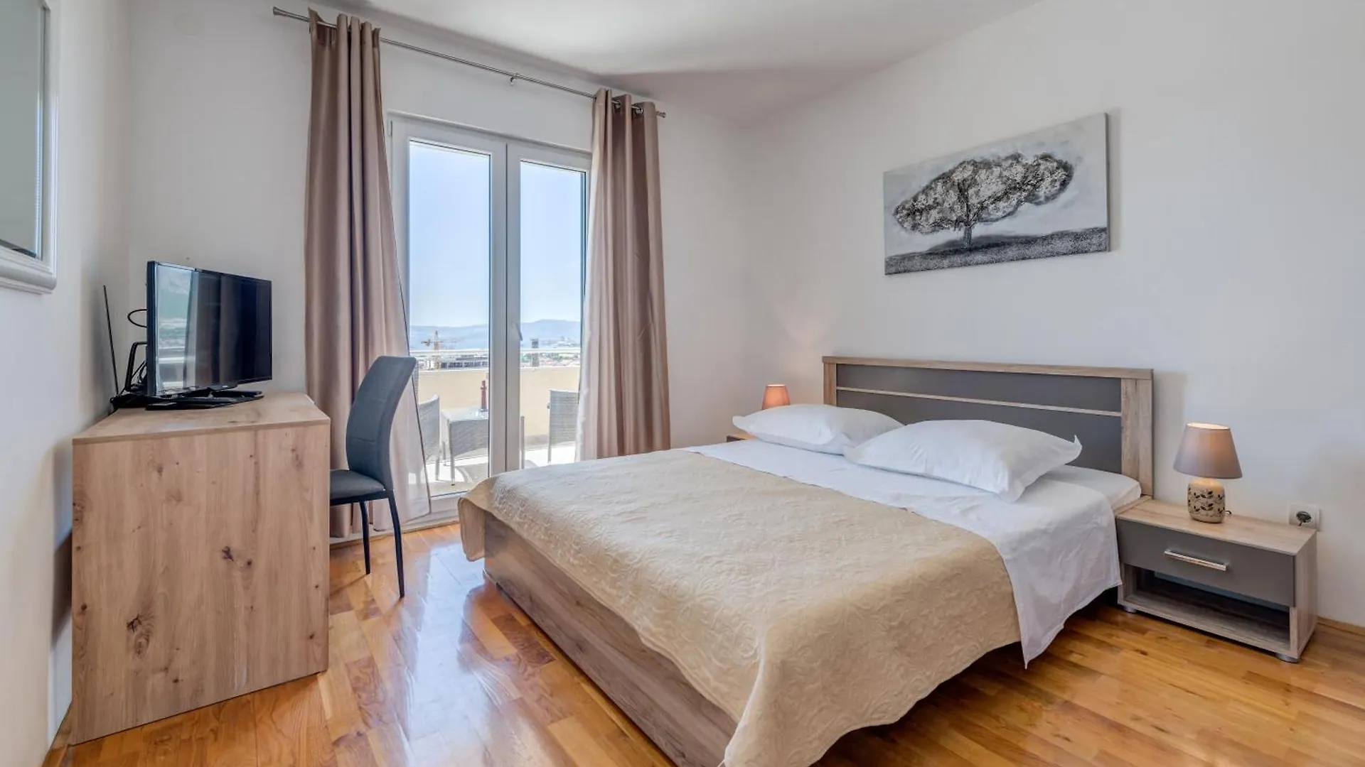 Apartment Renata + Private Swimming Pool In Split 0*,  Croatia
