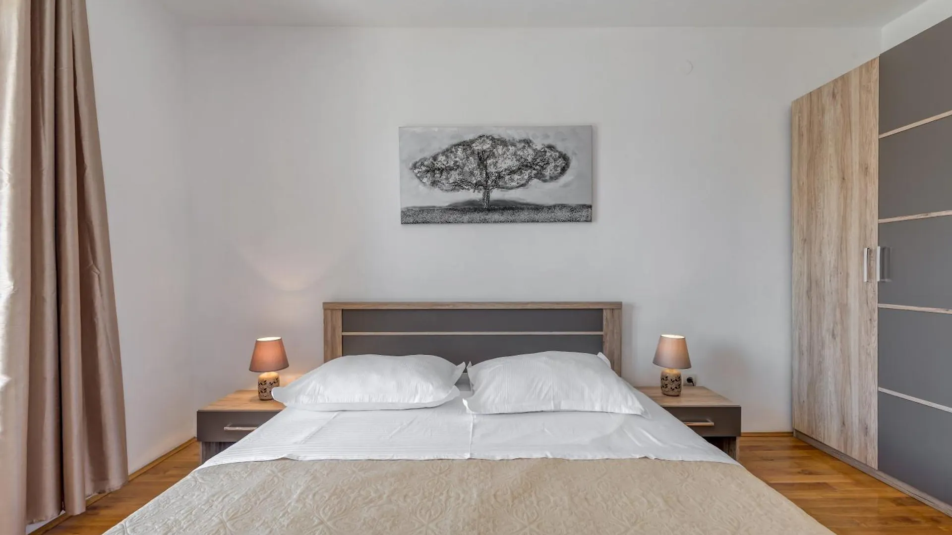Apartment Renata + Private Swimming Pool In Split