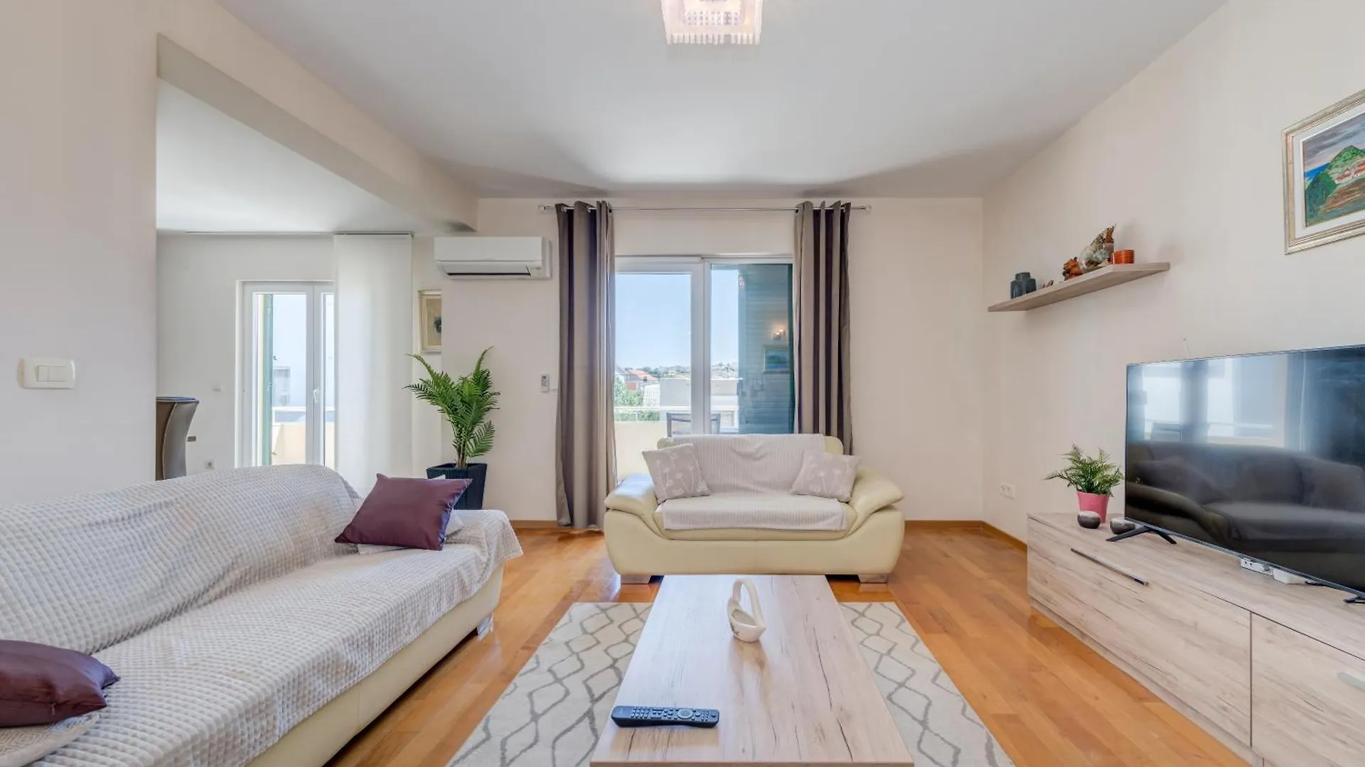 Apartment Renata + Private Swimming Pool In Split 0*,  Croatia