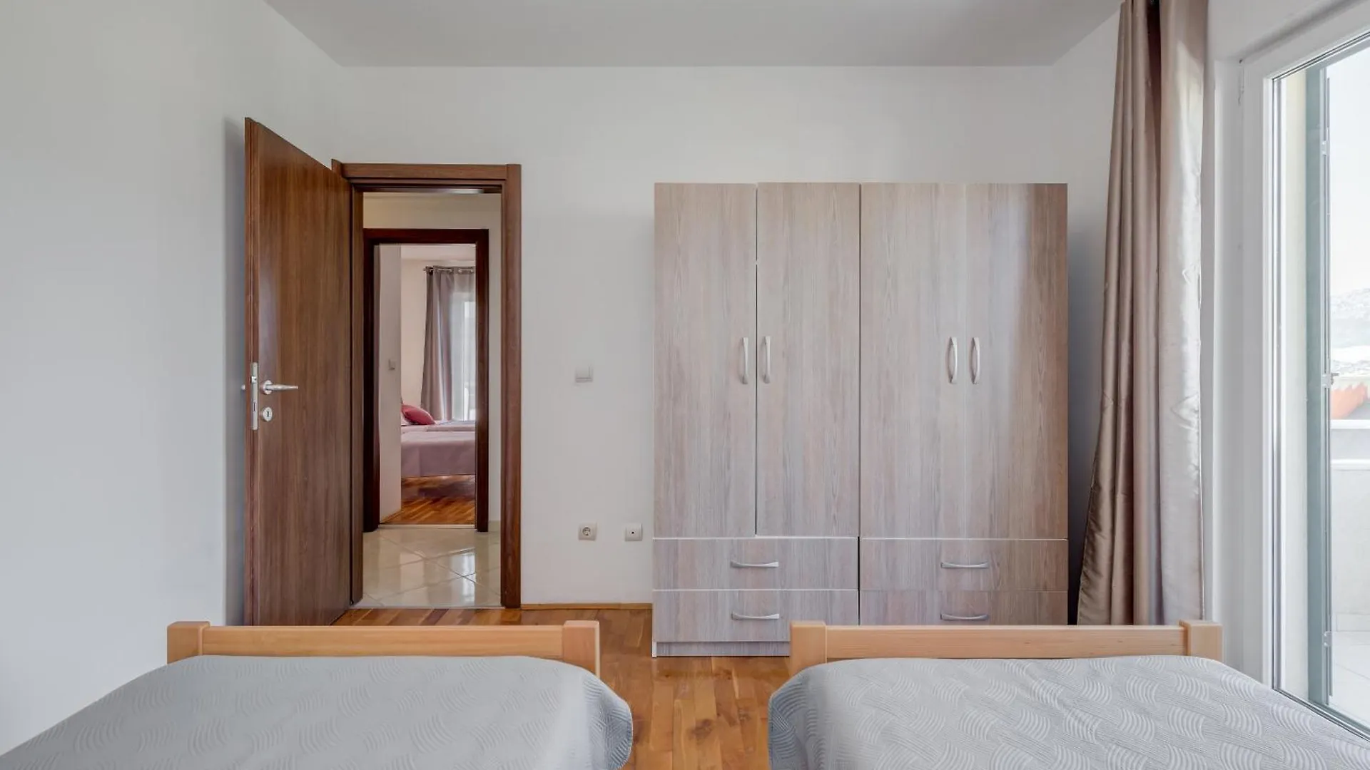 Apartment Renata + Private Swimming Pool In Split