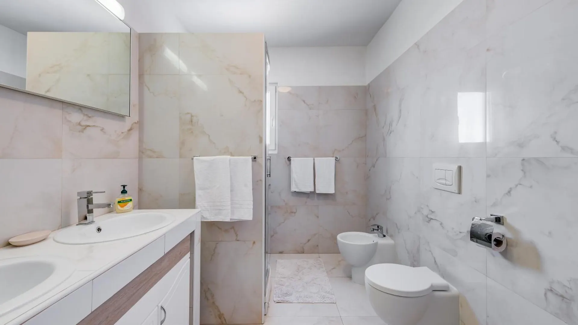 Apartment Renata + Private Swimming Pool In Split
