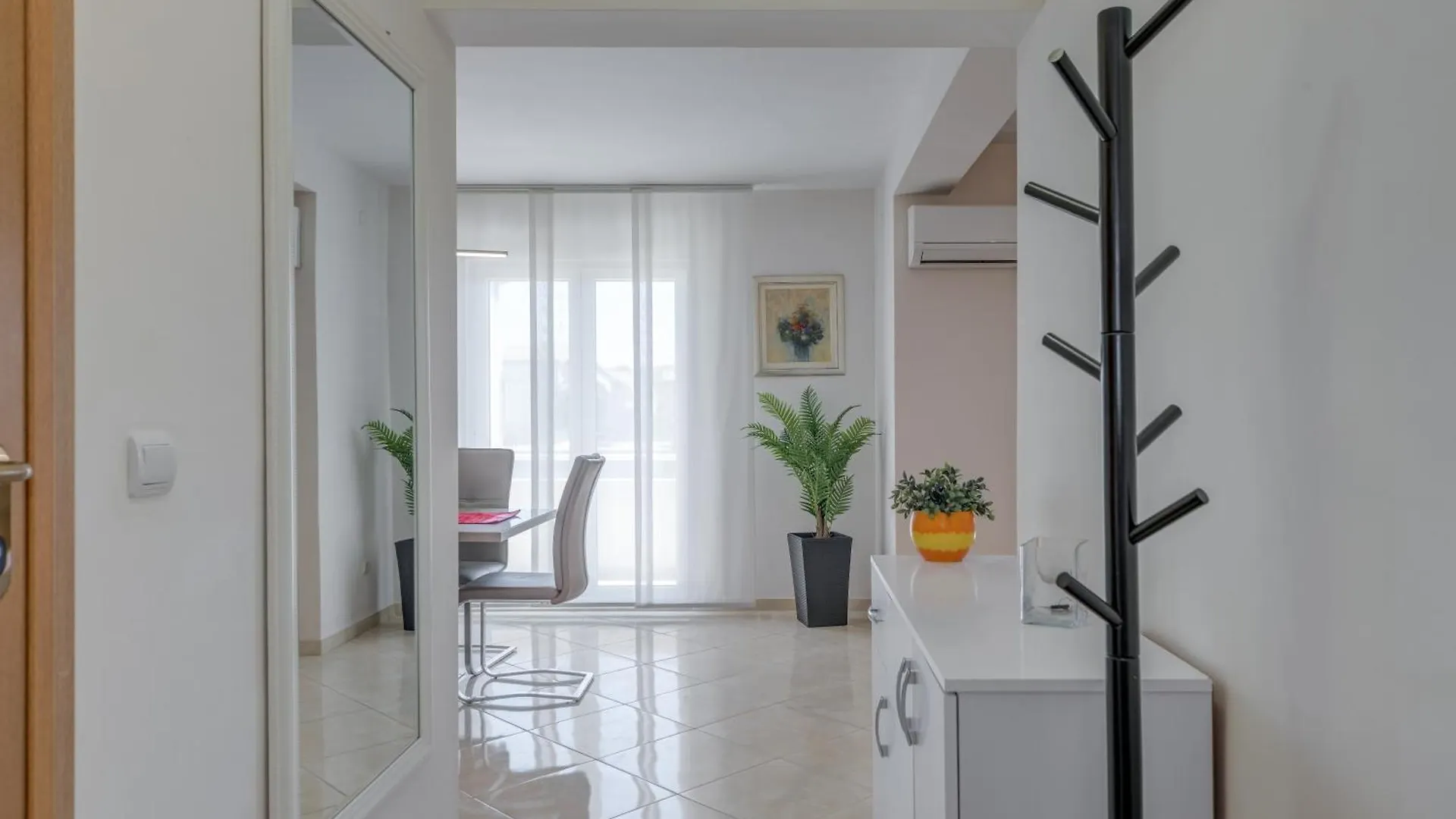 Apartment Renata + Private Swimming Pool In Split