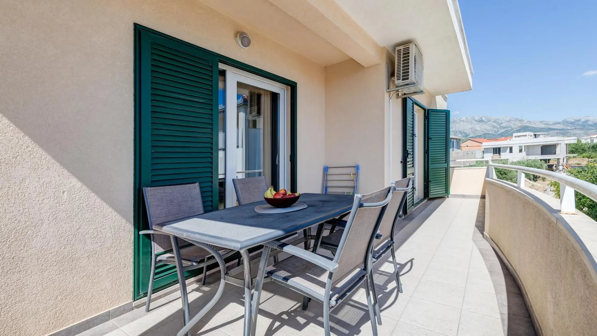 Apartment Renata + Private Swimming Pool In Split